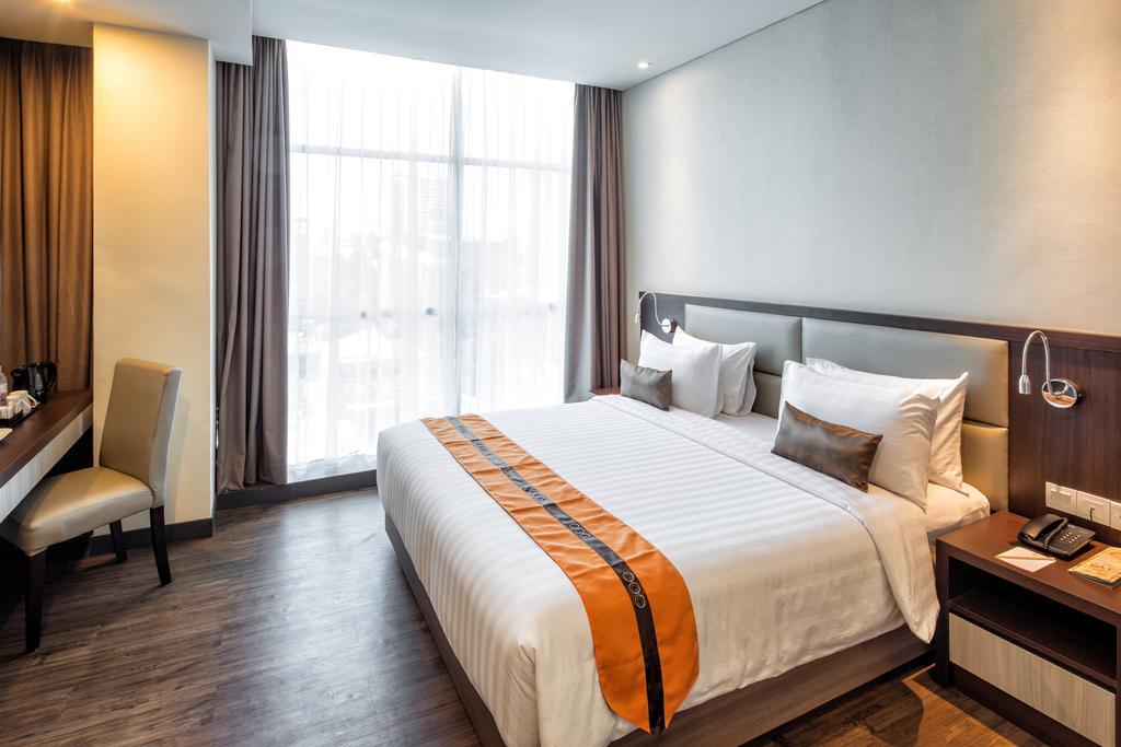 Verse Luxe Hotel Wahid Hasyim Jakarta Exterior photo