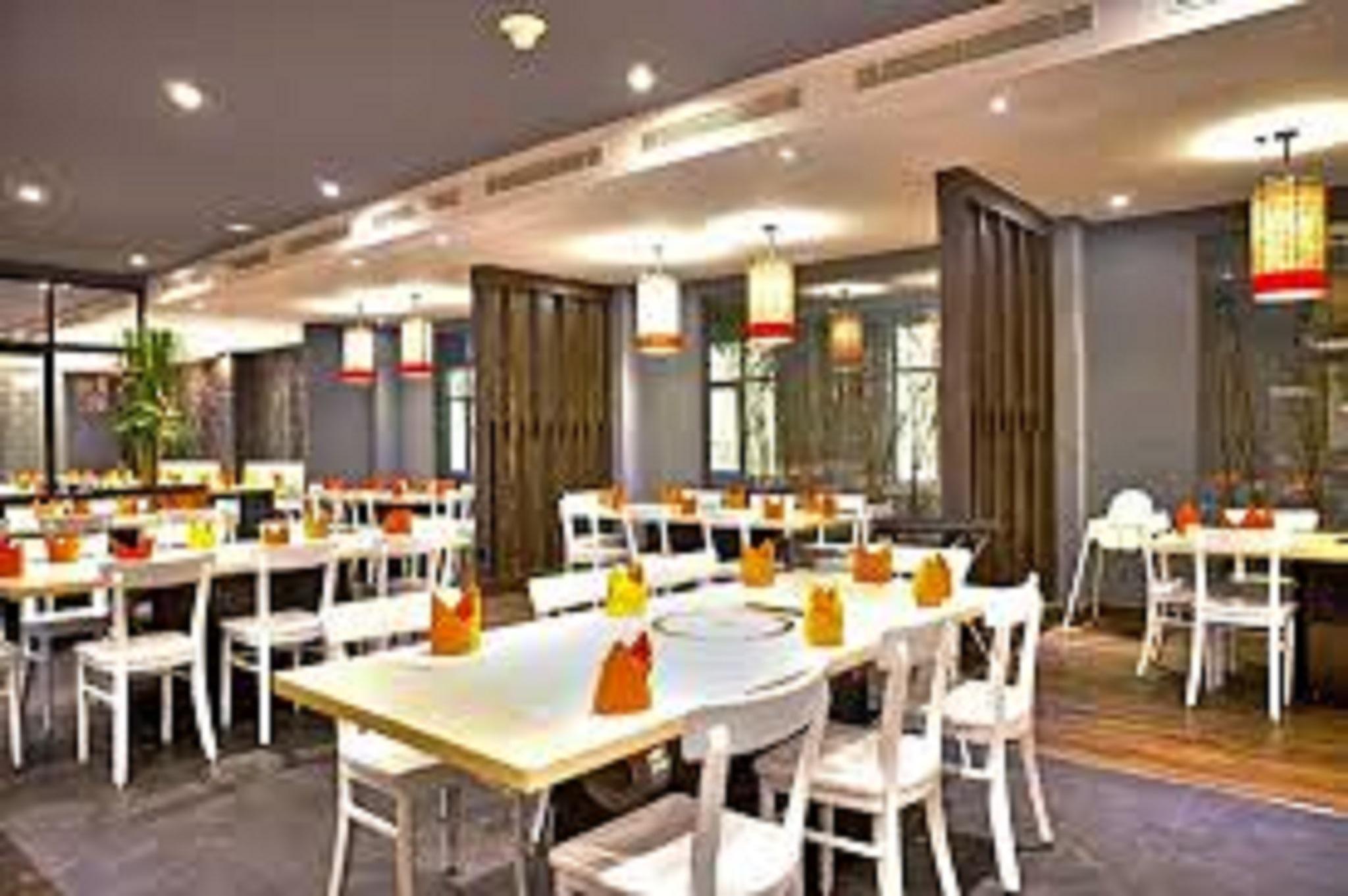Verse Luxe Hotel Wahid Hasyim Jakarta Exterior photo
