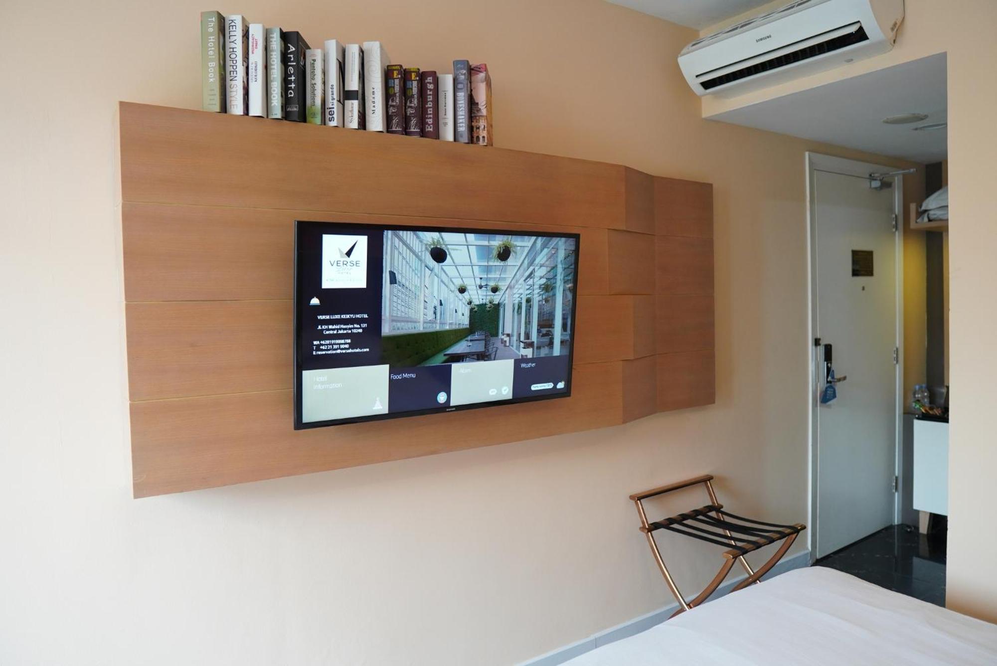 Verse Luxe Hotel Wahid Hasyim Jakarta Exterior photo