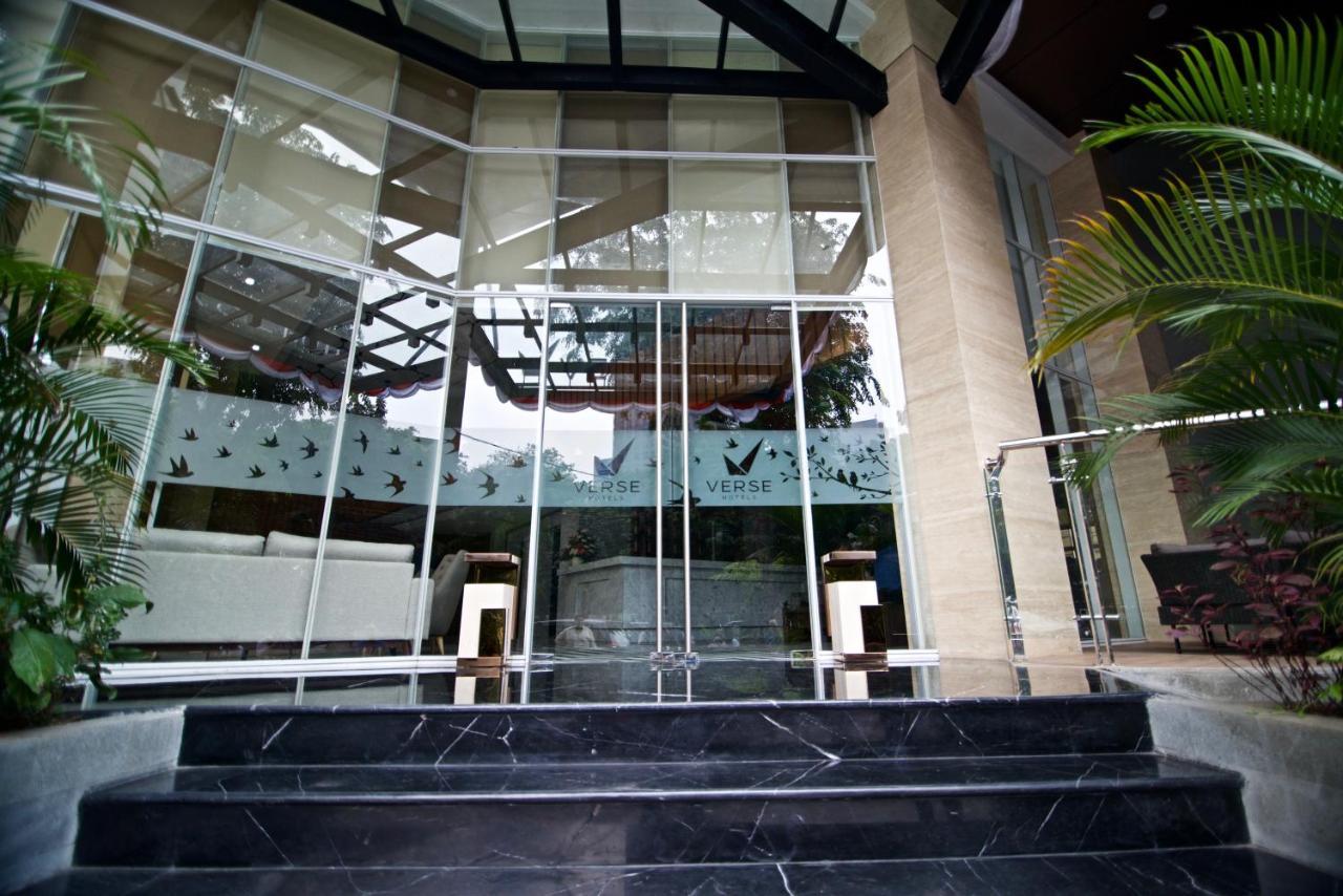 Verse Luxe Hotel Wahid Hasyim Jakarta Exterior photo