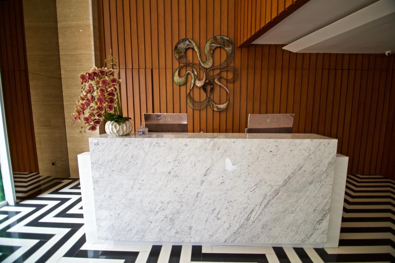 Verse Luxe Hotel Wahid Hasyim Jakarta Exterior photo