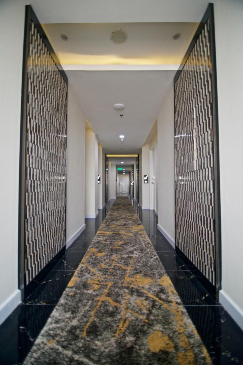 Verse Luxe Hotel Wahid Hasyim Jakarta Exterior photo