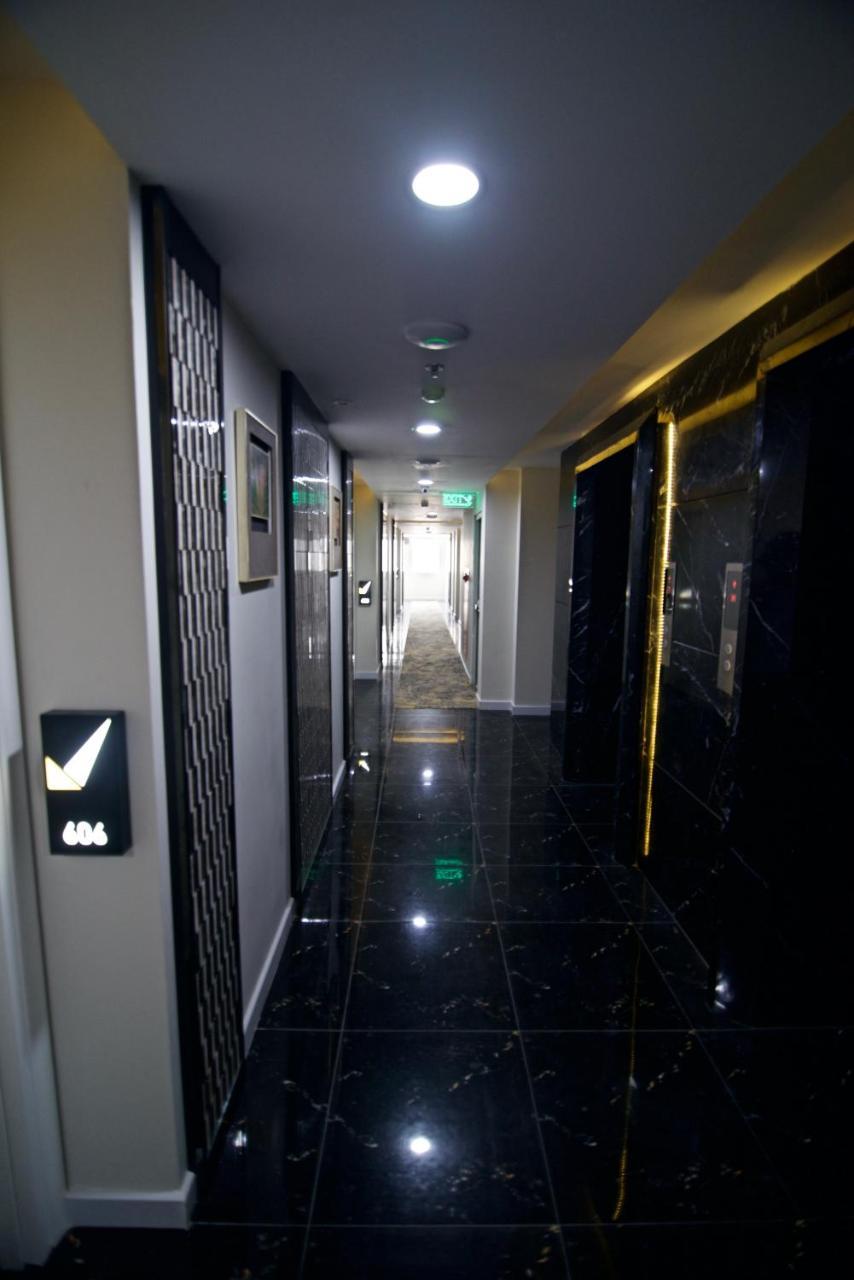 Verse Luxe Hotel Wahid Hasyim Jakarta Exterior photo